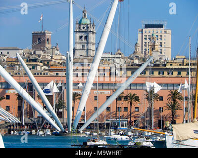 Gênes (Genova), l'Italie, le 25 mars 2018 - Vue de Porto Antico (vieux port) de Gênes, Italie. Banque D'Images