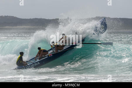 Les rameurs compétition de ligue de Surf australienne Banque D'Images