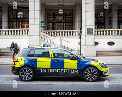 Voiture de Police Interceptor Eco - Ville de Londres à l'aide d'un hybride VW Golf GTE comme intercepteur de réponse rapide Banque D'Images