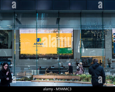 Aviva PLC HQ London - exposition dans le hall de l'édifice St Helen, anciennement Aviva Tower, St Mary Ax dans la ville de Londres. Siège social d'Aviva Banque D'Images