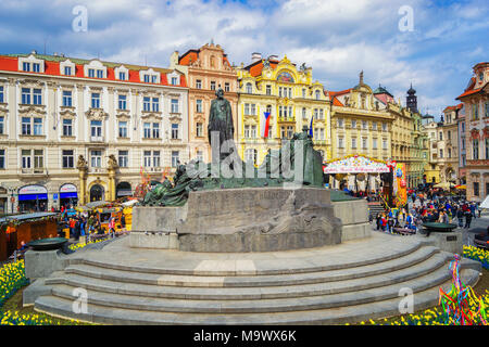 Marché de Pâques sur la place de la Vieille Ville à Prague, République Tchèque Banque D'Images