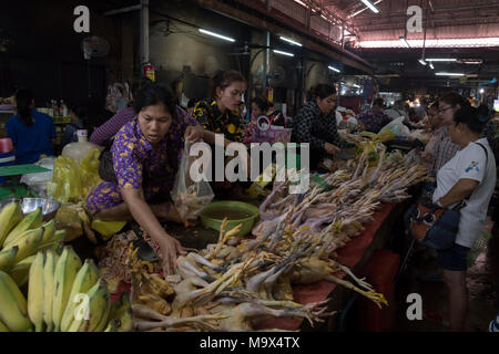 Siem Reap, Cambodge, 28 mars 2018. Nice Matin au marché de produits frais Crédit : David GABIS/Alamy Live News Banque D'Images