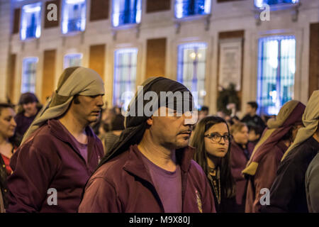 Madrid, Espagne. Mar 28, 2018. Procession de 'los gitanos" dans les rues du centre de Madrid, Espagne. La procession a commencé à partir de la rue de la Salud à San Andrés carré sur les rues de Madrid, Espagne Credit : Alberto Ramírez Sibaja/Alamy Live News Banque D'Images