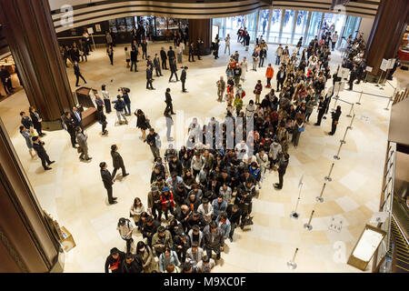 Hibiya Tokyo Midtown shopping mall ouvre ses portes au public le 29 mars 2018, Tokyo Japon. Le nouveau bâtiment de 35 étages par Mitsui Fudosan Immo est situé près du parc Hibiya et comprend des bureaux, restaurants, espace de vente au détail et un nouveau cinéma. Credit : Rodrigo Reyes Marin/AFLO/Alamy Live News Banque D'Images