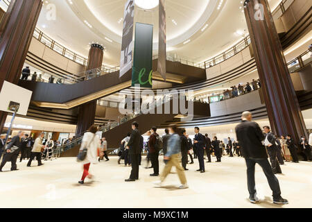 Hibiya Tokyo Midtown shopping mall ouvre ses portes au public le 29 mars 2018, Tokyo Japon. Le nouveau bâtiment de 35 étages par Mitsui Fudosan Immo est situé près du parc Hibiya et comprend des bureaux, restaurants, espace de vente au détail et un nouveau cinéma. Credit : Rodrigo Reyes Marin/AFLO/Alamy Live News Banque D'Images