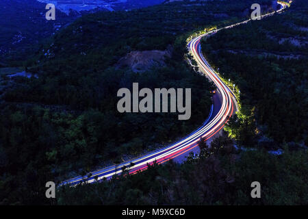 Taiyuan, Taiyuan, Chine. Mar 29, 2018. Taiyuan, Chine 29 mars 2018 : décor d'Dongxishan Parc écologique à Taiyuan, Province de Shanxi en Chine du nord. Crédit : SIPA Asie/ZUMA/Alamy Fil Live News Banque D'Images