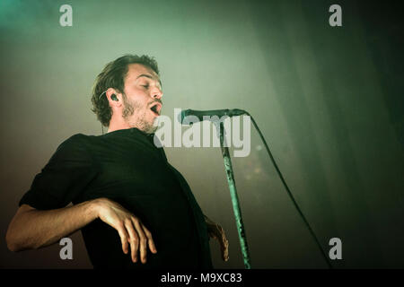 Copenhague, Danemark. Mar 28, 2018. Les Britanniques post-punk band Editors effectue un concert live à Vega à Copenhague. Ici, chanteuse et compositrice Tom Smith est vu sur scène. (Photo crédit : Gonzales Photo - Christian Hjorth). Gonzales : Crédit Photo/Alamy Live News Banque D'Images