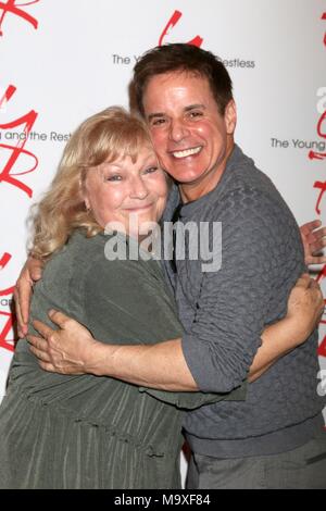 Beth Maitland, Christian LeBlanc présents POUR LES JEUNES ET L'agité 45e anniversaire, CBS Television City, Los Angeles, CA, le 26 mars 2018. Photo par : Priscilla Grant/Everett Collection Banque D'Images