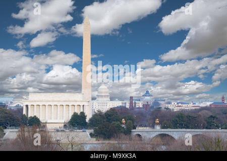 WASHINGTON, DC - Mars 14, 2018 : toits de Washington, DC à partir de Arlington, Virginia Banque D'Images