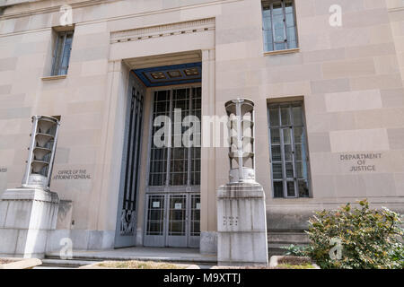 WASHINGTON, DC - Mars 14, 2018 : la façade extérieure du bâtiment du Ministère de la Justice à Washington, DC Banque D'Images