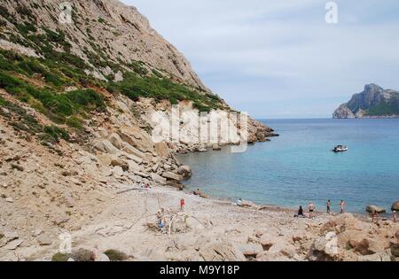 Les personnes bénéficiant de la plage isolée de Cala de boquer sur l'île espagnole de Majorque le 3 septembre 2017. Banque D'Images