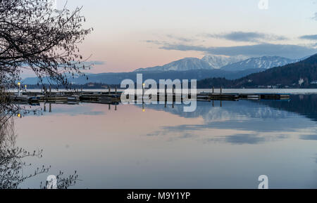 Une belle photo de lac de rêve en en décembre Banque D'Images