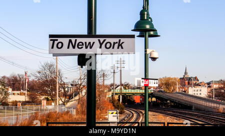 À New York signe sur une station de train Banque D'Images