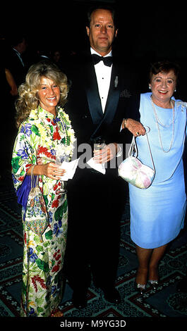 Washington, DC., USA, 14 mai 1988, Peter Fonda et son épouse Portia à la balle du cancer qui s'est tenue à l'hôtel Hilton de Washigton Crédit : Mark Reinstein/MediaPunch Banque D'Images