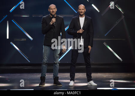 Norvège, Oslo - le 25 février 2018. Le producteur norvégien duo Stargate remettre un prix lors de la cérémonie des Grammy Awards, Norvégien Spellemannprisen 2017 à Oslo Konserthus, à Oslo. (Photo crédit : Gonzales Photo - Stian S. Moller). Banque D'Images