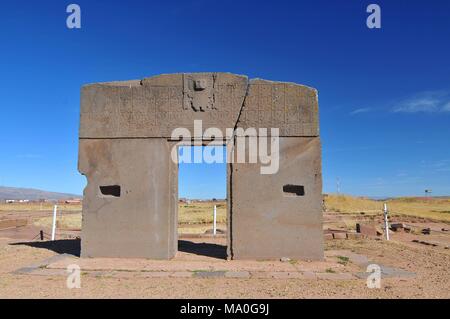 Porte du Soleil. Kalasasaya Temple. Tiwuanaku site archéologique. La Bolivie. Banque D'Images