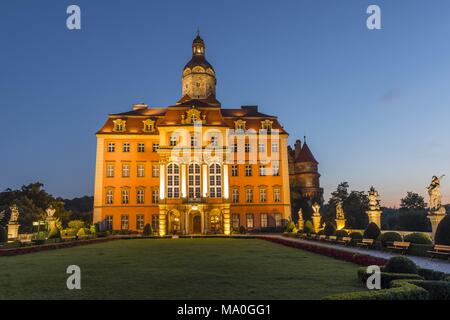 Majestueux château Ksiaz Baroque au crépuscule, Hochbergs résidence, la Basse Silésie, Pologne, l'Europe. Banque D'Images