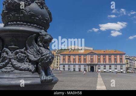 Palazzo Salerno sur la Piazza del Plebiscito, Naples, Campanie, Italie. Banque D'Images