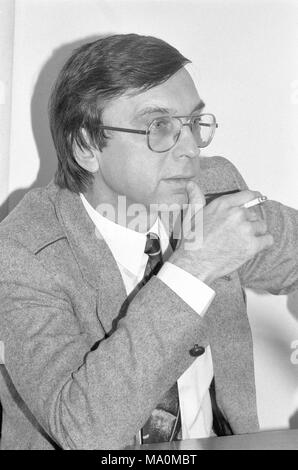 Moscou, Russie - le 13 janvier 1993 : Vice-président de l'Institut d'études stratégiques et de sécurité nationale de la Russie Saveliev Alexander Georgievich Banque D'Images