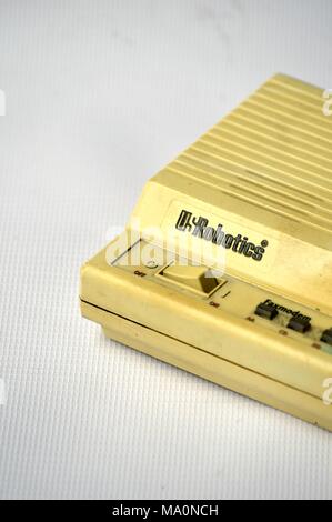 Vieux modem fax, de navigation sur internet Banque D'Images