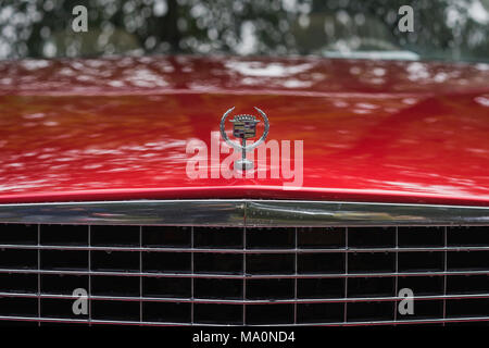 Moscou, Russie - le 26 août 2017 : voiture Cadillac logo sur une voiture d'époque, selectiv focus. Salon de l'automobile rétro exhibion festival, les véhicules à moteur. Ra Banque D'Images