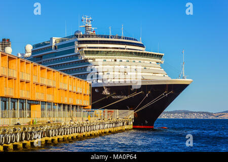 Hobart, Tasmanie/Australie - 4 Février 2017 : bateau de croisière Noordam de Holland America Line amarré sur la rivière Derwent. Banque D'Images