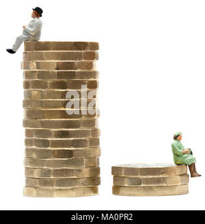 L'égalité de rémunération entre les sexes image conceptuelle de l'homme et de la femme sur une pile de pièces livre Banque D'Images