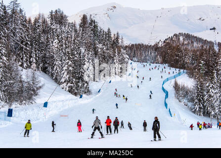 Une piste de ski dans la station de ski de Pila, vallée d'aoste, Italie Banque D'Images