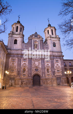 Saragosse - l'église baroque Iglesia de Santa Maria Magdalena au crépuscule. Banque D'Images