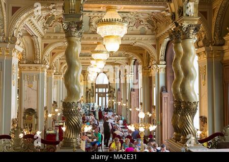 New York Café - Café palais avec corps en piliers, Budapest, Hongrie Banque D'Images
