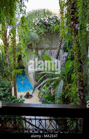 Riad El Fenn, Boutique Hotel appartenant à Vanessa Branson, une vue sur la piscine, Médina de Marrakech, Maroc Banque D'Images