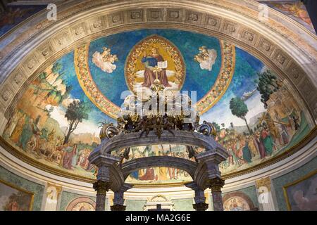 L'église de Santa Croce in Gerusalemme avec pièces de bois de la croix de Jésus, Rome Banque D'Images