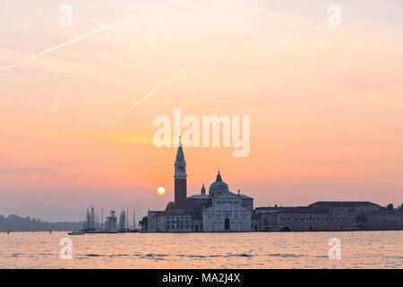 Le soleil qui se lève sur la Chiesa di San Giorgio Maggiore, à Venise, Italie Banque D'Images