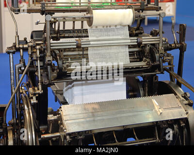 Machine de reliure pour revêtement textile Banque D'Images