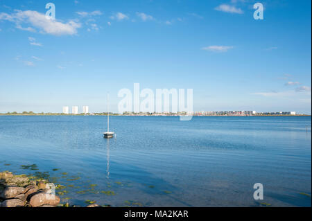 Burger lac intérieur avec vue sur South Beach avec l'hôtel et centre de vacances Burgstaaken, IFA, Fehmarn, mer Baltique, Schleswig-Holstein, Allemagne, Banque D'Images