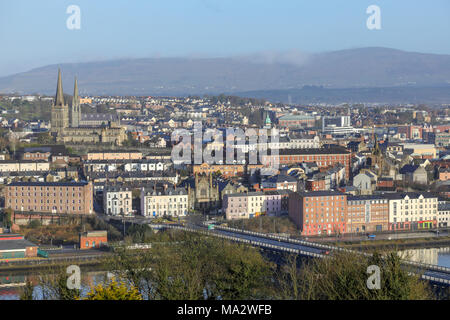 Derry, Londonderry et de la rivière Foyle, Irlande du Nord. Banque D'Images