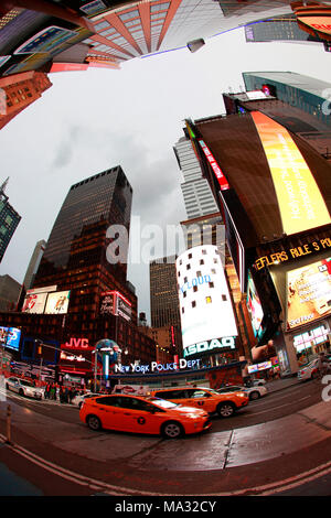 New York, USA - 10 octobre 2012 : Times Square, les théâtres de Broadway et à grand nombre de panneaux LED, est un symbole de la ville de New York et de l'Uni Banque D'Images