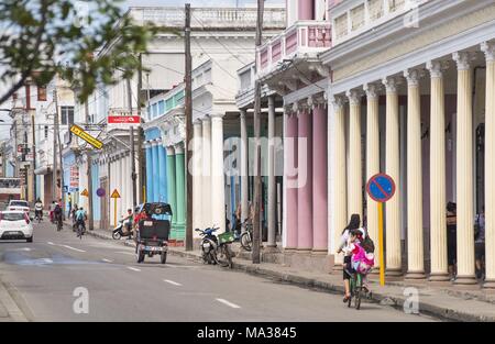 Les maisons aux couleurs pastel, sont typiques du centre-ville de Cienfuegos. (24 novembre 2017) | dans le monde entier Banque D'Images