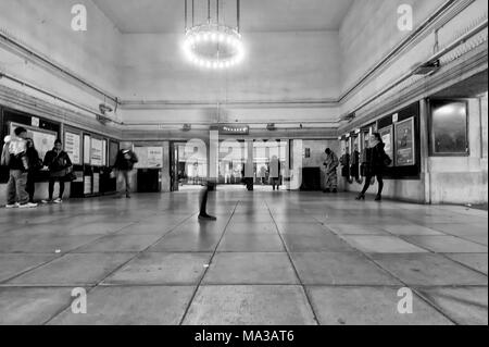 London Underground Tube Station : Morden Banque D'Images