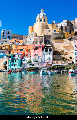 Procida, La Corricella Port. Campania, Italie. Banque D'Images