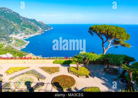 Ravello, Côte Amalfitaine, en Italie. Vue panoramique de la Villa Rufolo Banque D'Images