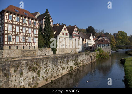Vue depuis le pont de pierre sur la vieille ville, Schwäbisch Hall, Baden-Wurttemberg, Allemagne, Banque D'Images