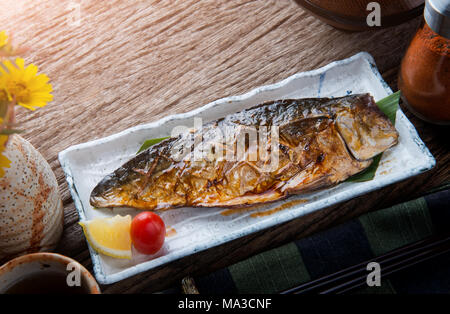 Saba yaki ou maquereau fish grill avec la sauce teriyaki dans le style japonais. Banque D'Images