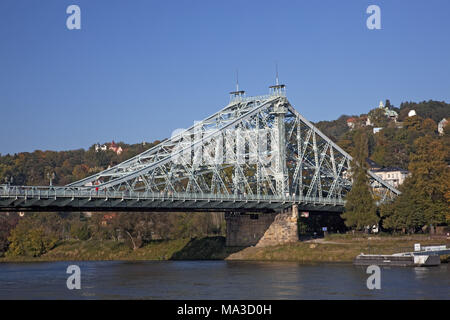 Le pont Blaues Wunder 'Elbe/mauvaise surprise" entre Loschwitz et Blasewitz, Dresde, Saxe, Allemagne, Banque D'Images