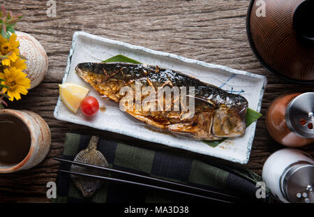 Saba yaki ou maquereau fish grill avec la sauce teriyaki dans le style japonais. Banque D'Images