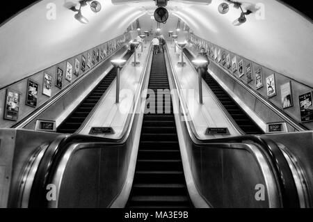 London Underground Tube Station : Turnpike Lane Banque D'Images