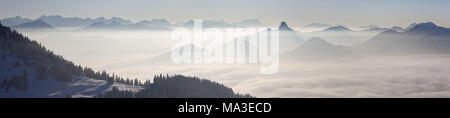 Vue de la Wallberg Tegernseer aux montagnes dans la Mangfall montagne avec la substitution Buchstein, Tegernsee, Upper Bavaria, Bavaria, Allemagne du Sud, Allemagne, Banque D'Images