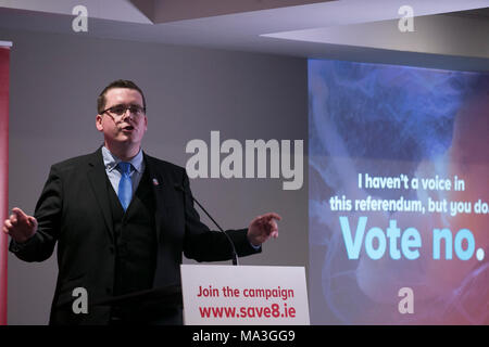 29/03/2018. Lancement officiel de l'enregistrer le 8e vote pas de campagne. Mattie imagée McGrath et chef de la campagne Niamh Uí Bhriain Lancement officiel de l'enregistrer le 8e vote aucune campagne au Gresham Hotel au lancement officiel de l'enregistrer le 8e vote pas de campagne. Photo : Sam Boal/Rollingnews.ie Banque D'Images