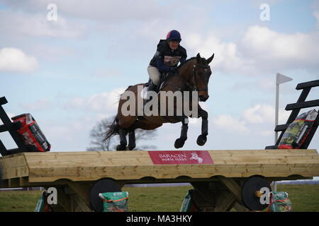 Burnham Market, Norfolk, Royaume-Uni. 29 mars, 2018. 29/03/18 Burnham Market,Norfolk,UK.jour1 de la Retraites Barefoot Burnham Market International Horse Trials.Riders en compétition dans le cross-country. Crédit : Scott Carruthers/Alamy Live News Banque D'Images