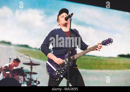 Arena de Manchester, Royaume-Uni. 29 mars, 2018. 29 mars 2018 - Patrick Stump du groupe de rock Fall Out Boy, effectuant à la Manchester Arena sur leurs 2018 'Mania' UK Tour Crédit : Myles Wright/ZUMA/Alamy Fil Live News Banque D'Images